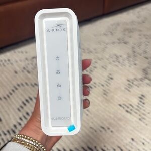 Arris SURFboard SB8200v3 Modem White Networking Device - like new